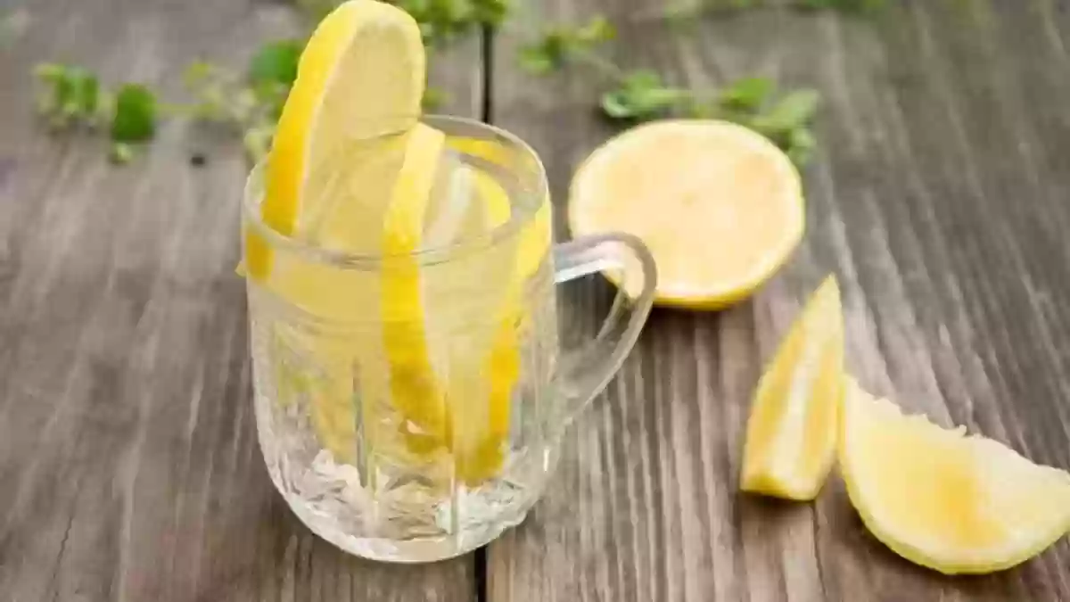 خرافات عن الماء الدافئ والليمون