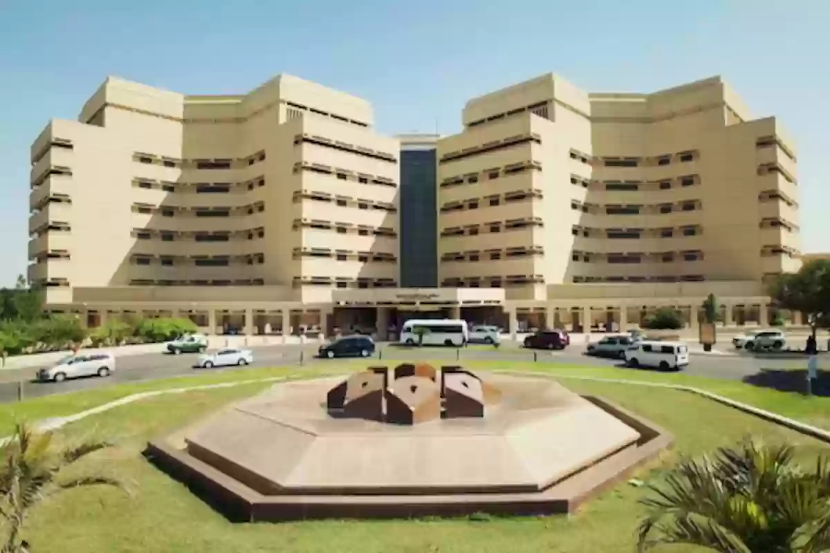 جامعة الملك عبدالعزيز عن بعد (التخصصات - شروط القبول - رسوم الدراسة)