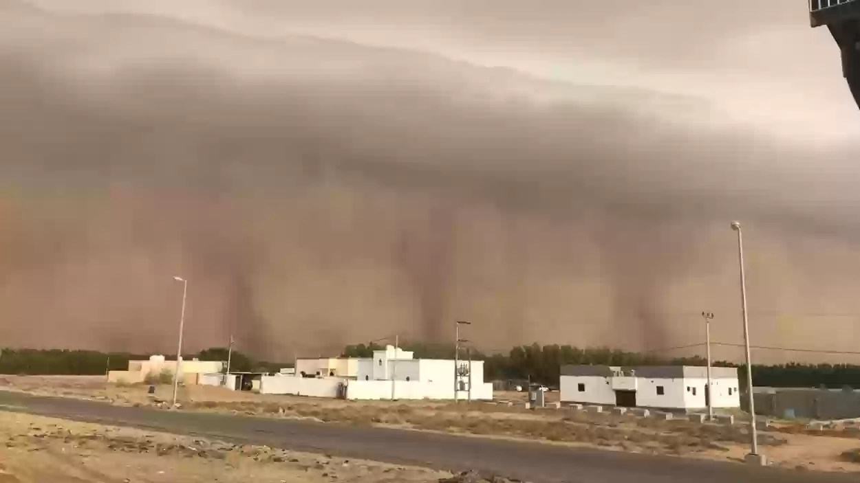 عاصفة تضرب السعودية وتهدد حياة سكانها