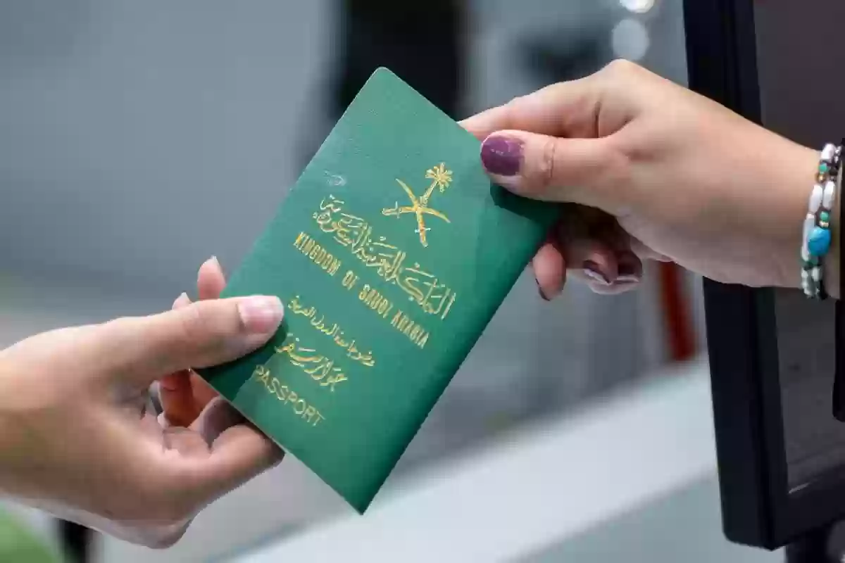 هل للكفيل صلاحية حجز جواز سفر العامل
