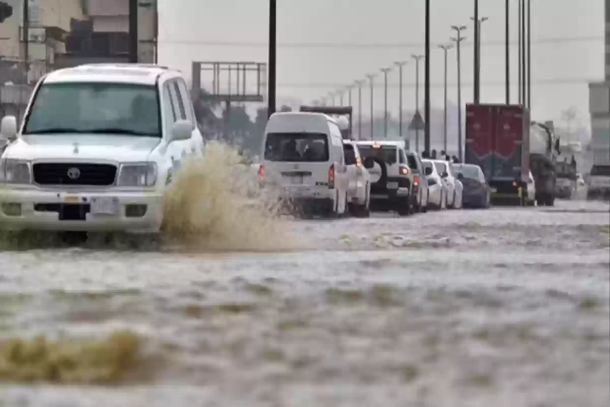 الأرصاد تحذر من أمطار غزيرة وسيول ورياح متربة لسكان الرياض و6 مناطق